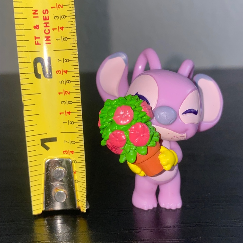 💋Disney Stitch That's So Stitch Angel with flowers Collectible Figure! - Picture 4 of 4